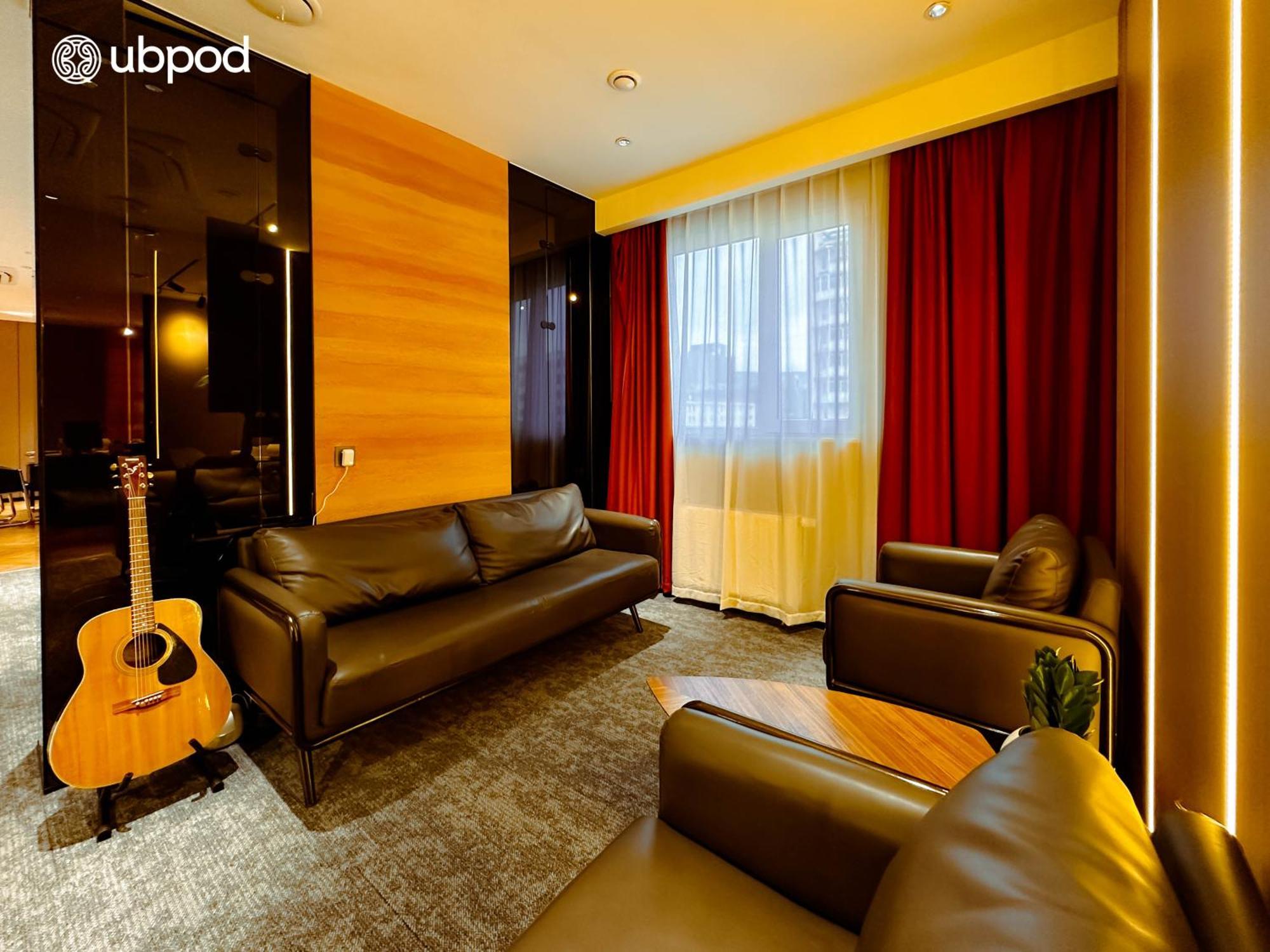 Ubpod- The First Capsule Hotel In Mongolia Улан-Батор Экстерьер фото