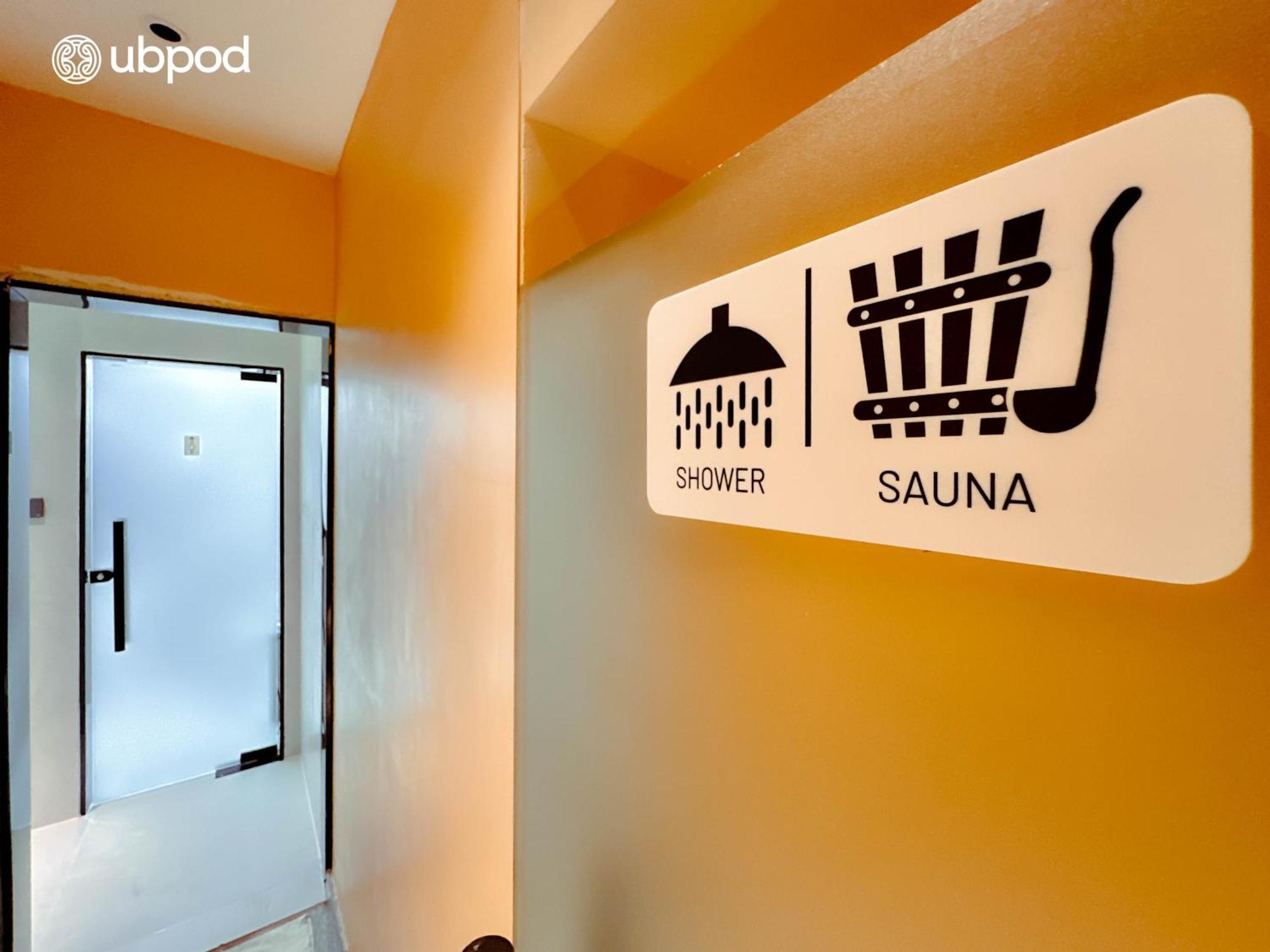 Ubpod- The First Capsule Hotel In Mongolia Улан-Батор Экстерьер фото